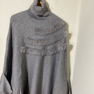 NWOT Gianfranco Rossi Women’s Gray Poncho Fur Accent and Tassel Trim Size L
